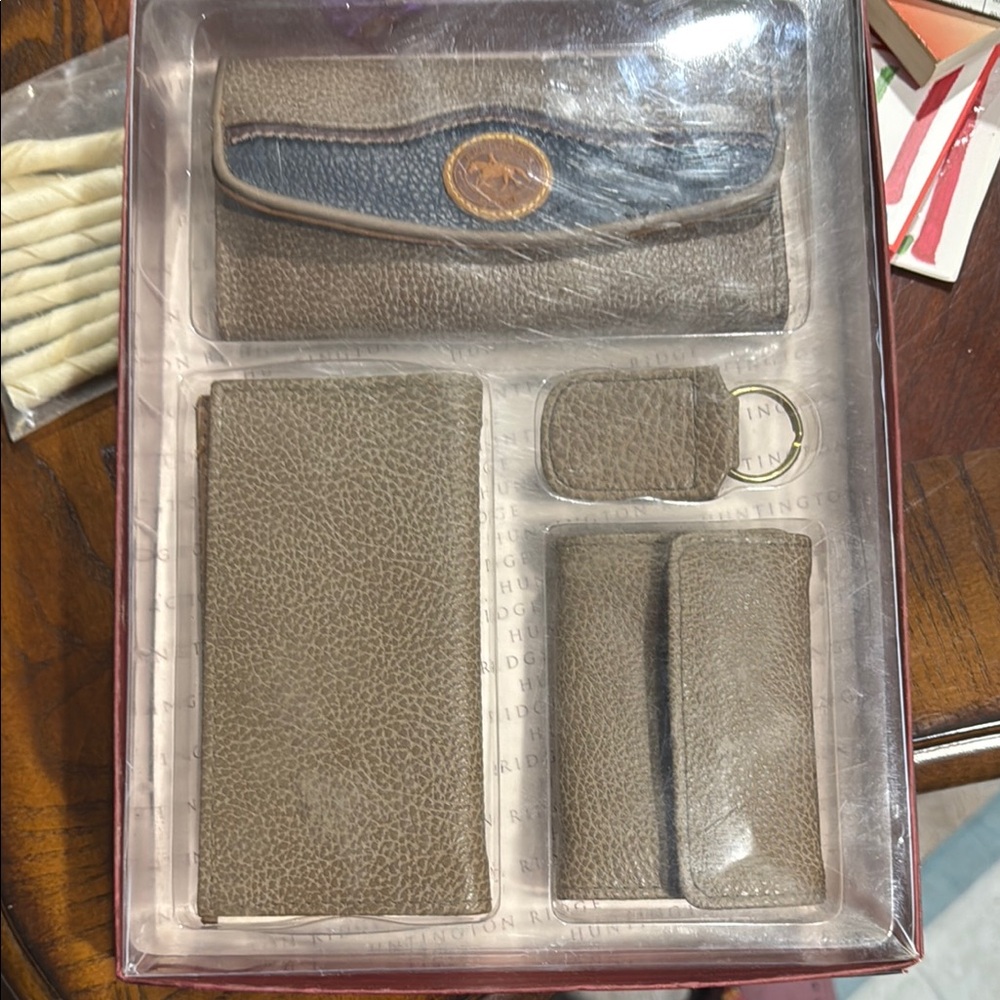 Set wallet and key chain